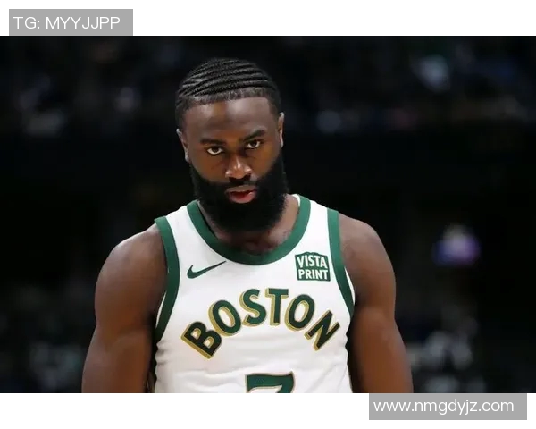 杰伦布朗在NBA赛场上的成长与突破之路分析